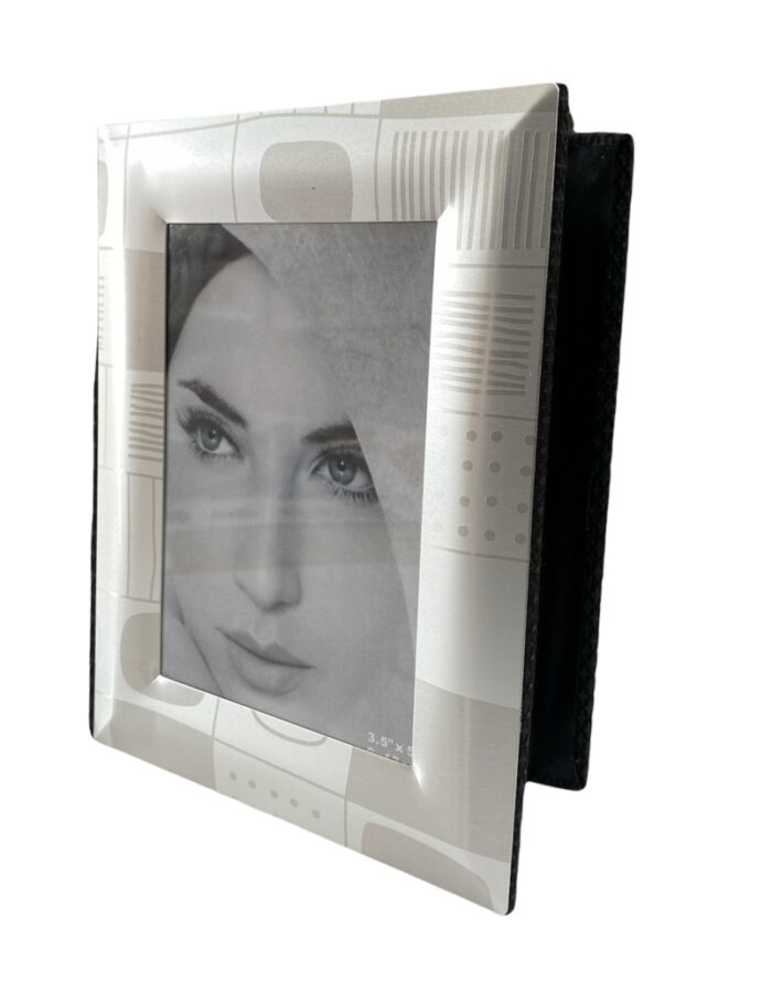 Portafoto Silver in metallo color bianco con fantasia artistica 9x13 cm + Album 48 Pagine