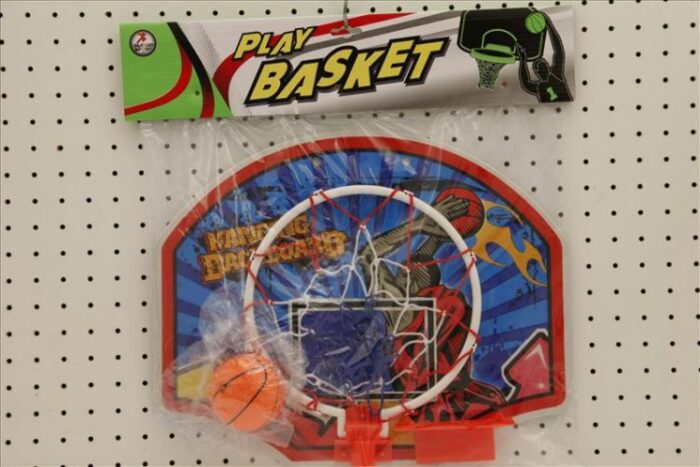 Canestro da basket con palla